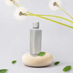 100ML WHITE SQUARE BOTTLE WITH WHITE+GOLD RING CAP