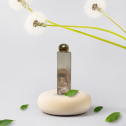 200ML CLEAR SQUARE BOTTLE WITH GOLD DOOM CAP