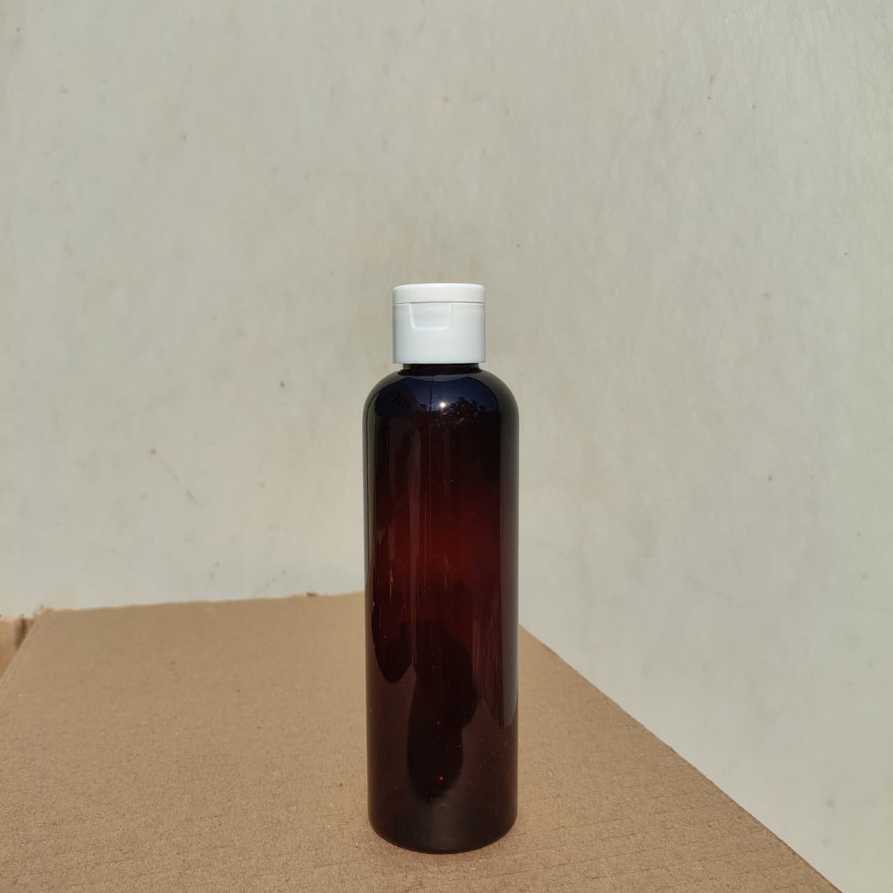 200ML AMBER ROUND BOTTLE WITH WHITE CAP