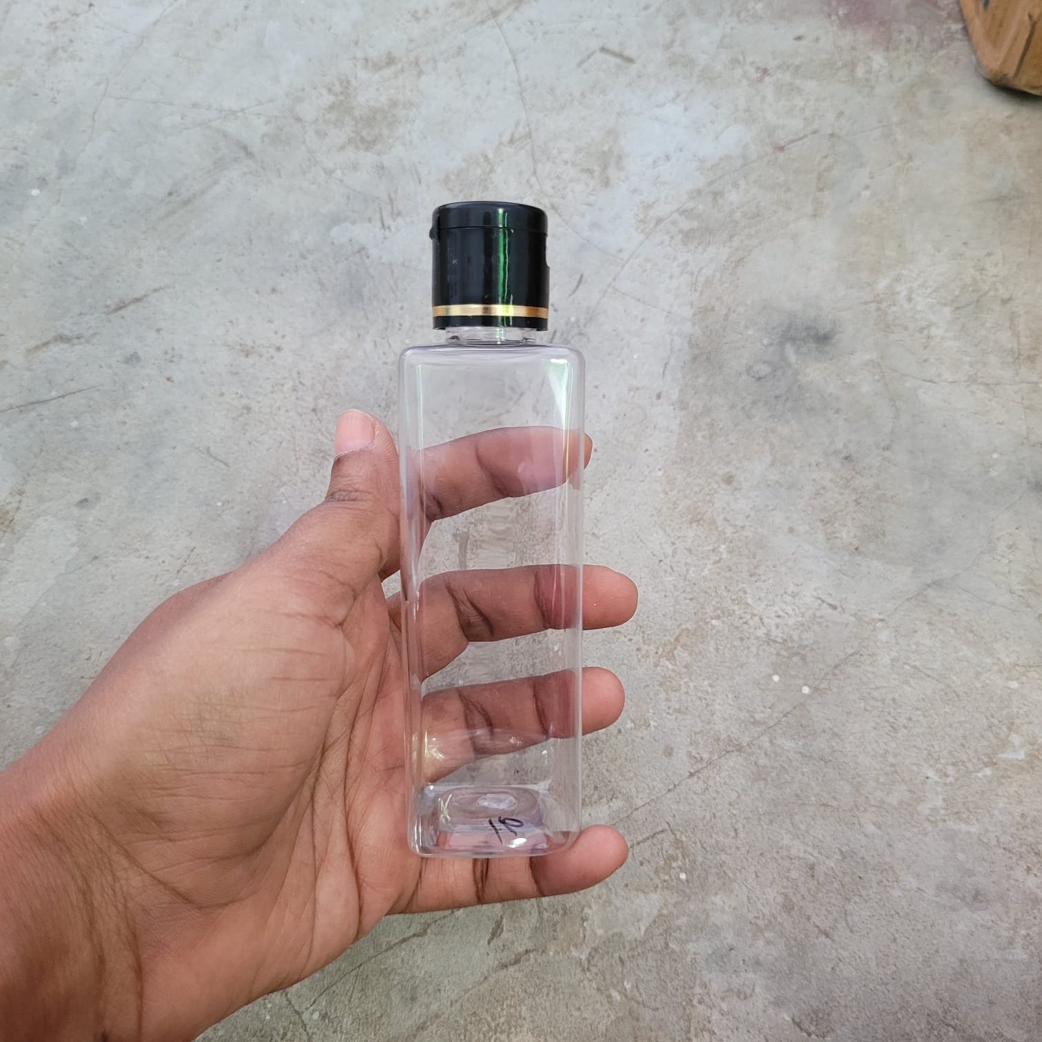 100ML CLEAR SQUARE BOTTLE WITH BLACK+GOLD RING CAP